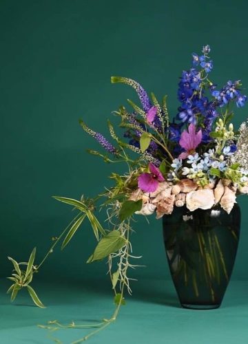 עיצוב פרחים בקונסטרוקציית צדפים